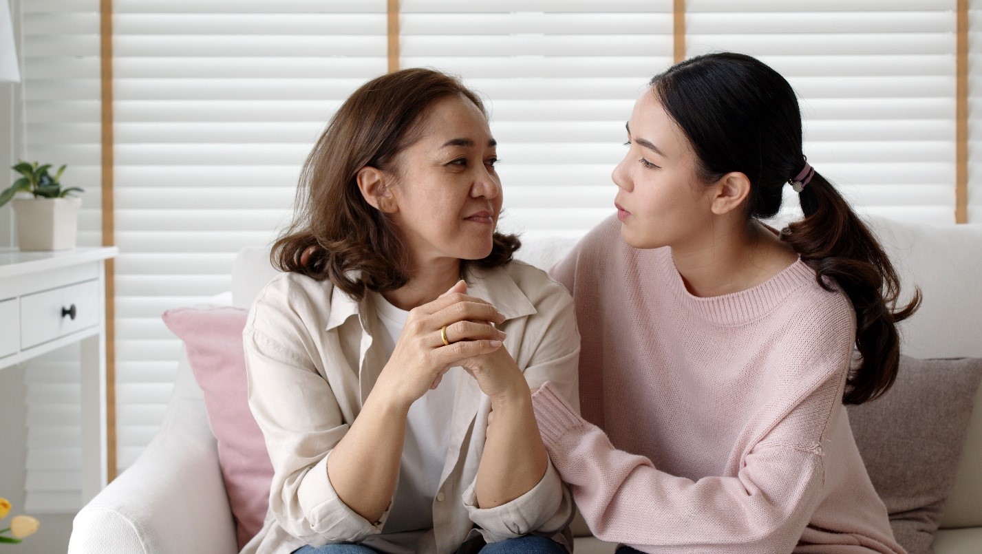  Alzheimer âm thầm tiến triển dần lấy đi khả năng tự chăm sóc bản thân của người bệnh.