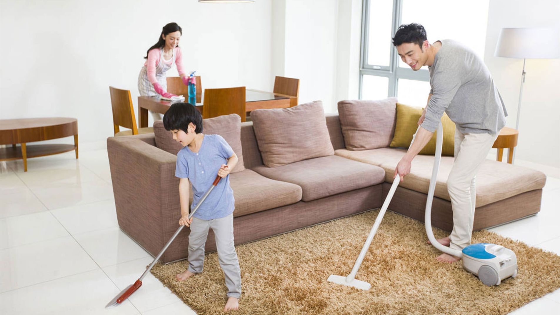(Vệ sinh nhà cửa, dùng khẩu trang, kem dưỡng ẩm da)