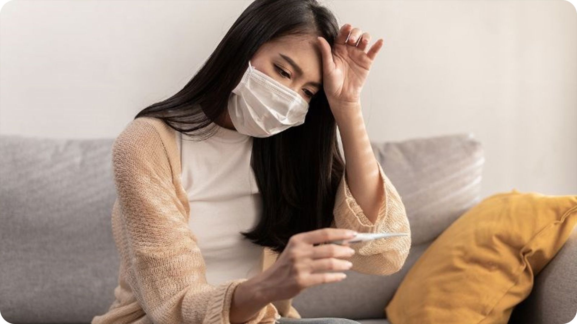 Triệu chứng sốt siêu vi điển hình bao gồm sốt cao và đau nhức người.