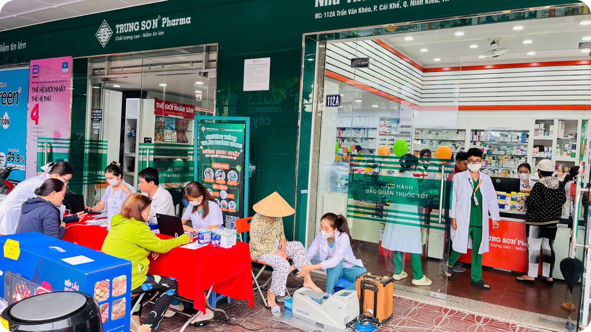 Đông đảo bà con tham gia chương trình khám sức khoẻ miễn phí Trung Sơn